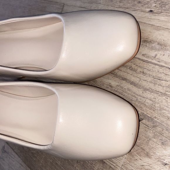 Brand new Halston Ivory Heels - Picture 2 of 6